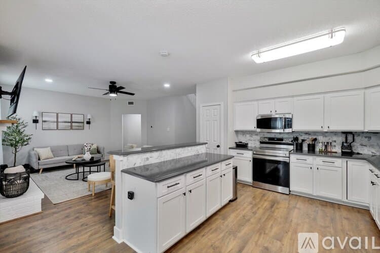 Flower Mound House: 2200 Glenbrook St