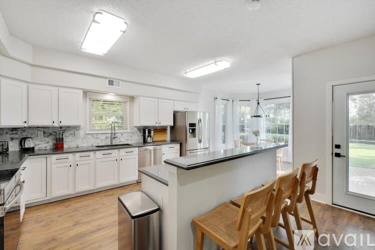 Flower Mound House: 2200 Glenbrook St