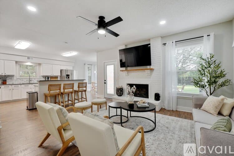Flower Mound House: 2200 Glenbrook St