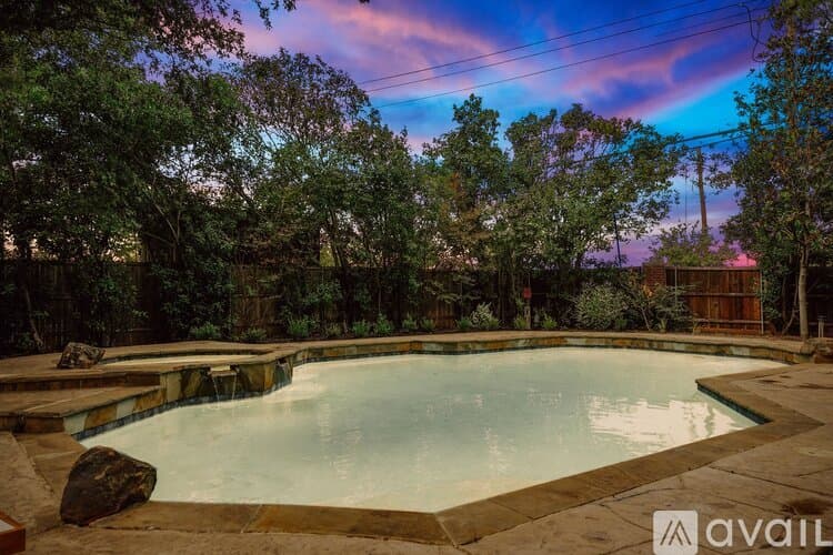 Flower Mound House: 2200 Glenbrook St