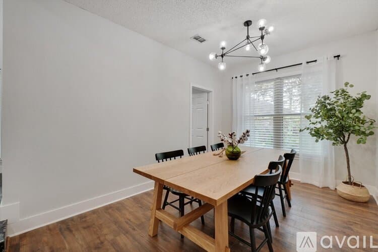 Flower Mound House: 2200 Glenbrook St