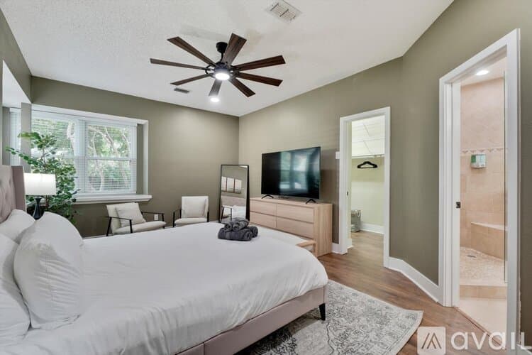 Flower Mound House: 2200 Glenbrook St