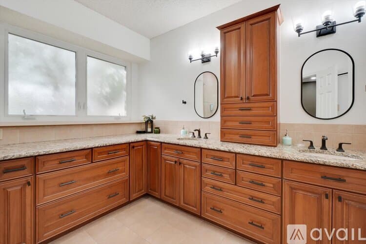 Flower Mound House: 2200 Glenbrook St
