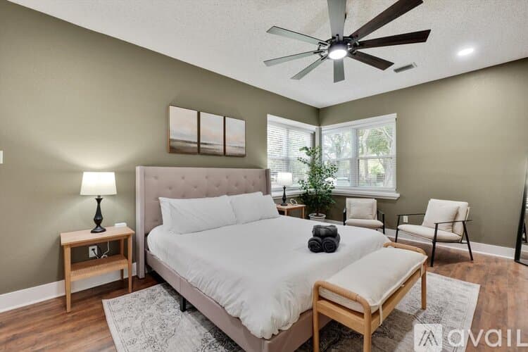 Flower Mound House: 2200 Glenbrook St