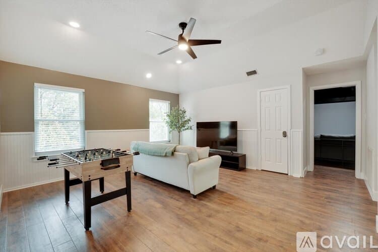 Flower Mound House: 2200 Glenbrook St