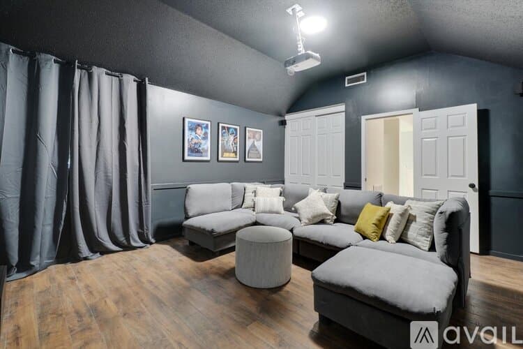 Flower Mound House: 2200 Glenbrook St