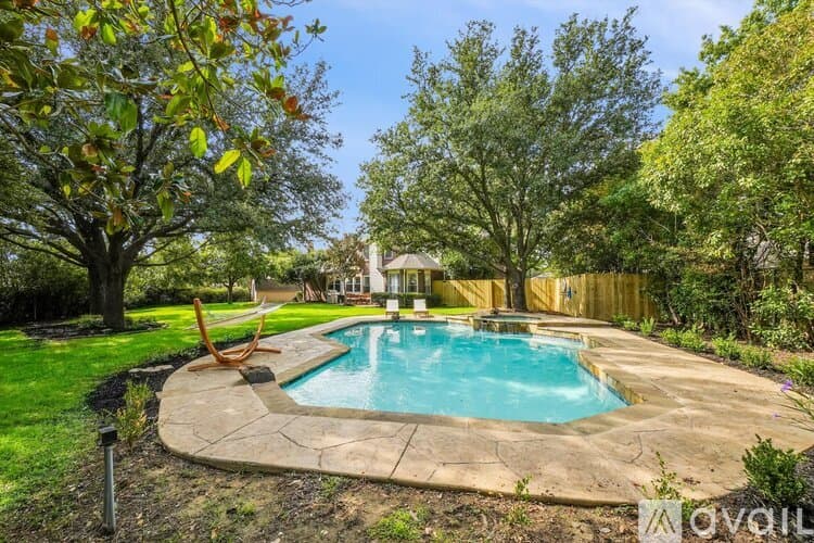 Flower Mound House: 2200 Glenbrook St