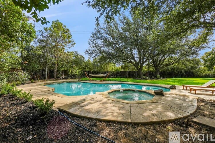 Flower Mound House: 2200 Glenbrook St