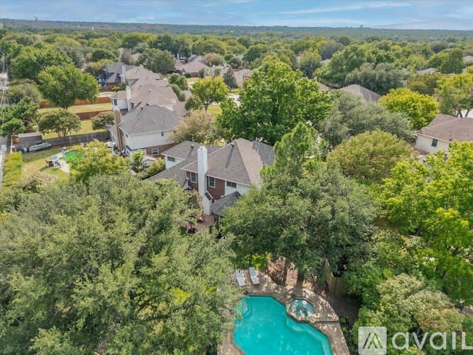 Flower Mound House: 2200 Glenbrook St