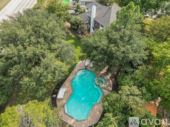 Flower Mound House: 2200 Glenbrook St