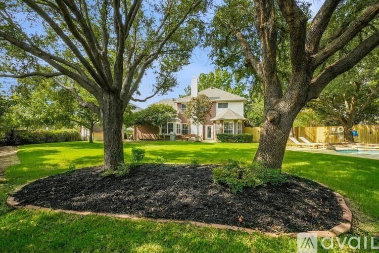 Flower Mound House: 2200 Glenbrook St