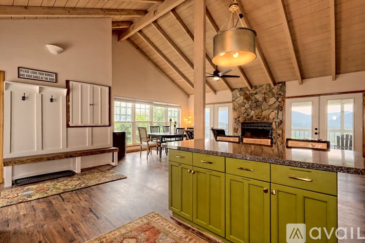 Clayton House: 233 Orchid Trl