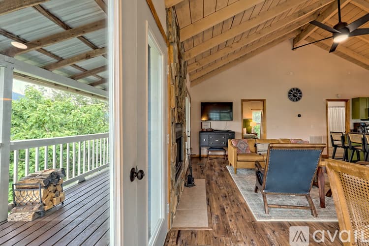 Clayton House: 233 Orchid Trl