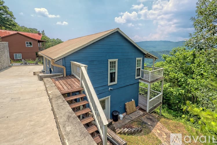 Clayton House: 233 Orchid Trl