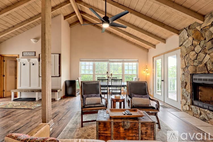 Clayton House: 233 Orchid Trl