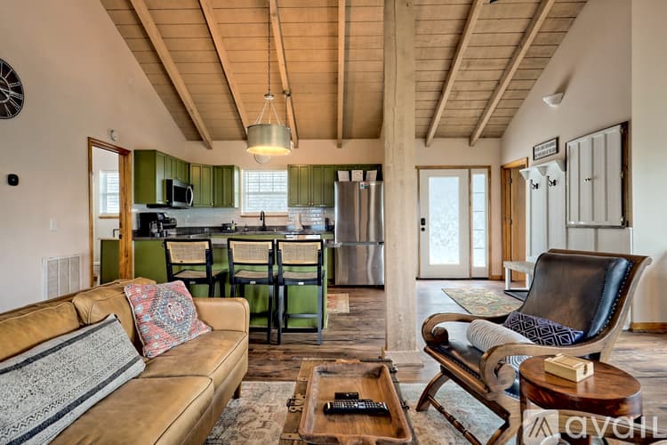 Clayton House: 233 Orchid Trl