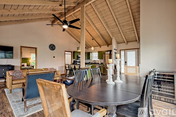 Clayton House: 233 Orchid Trl