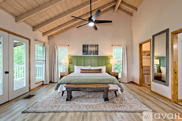 Clayton House: 233 Orchid Trl