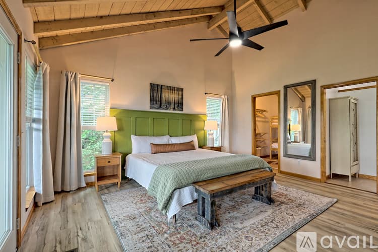 Clayton House: 233 Orchid Trl