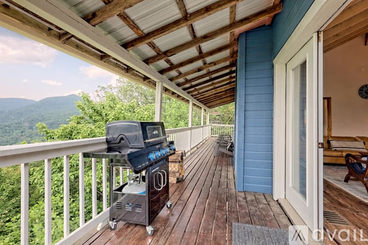 Clayton House: 233 Orchid Trl
