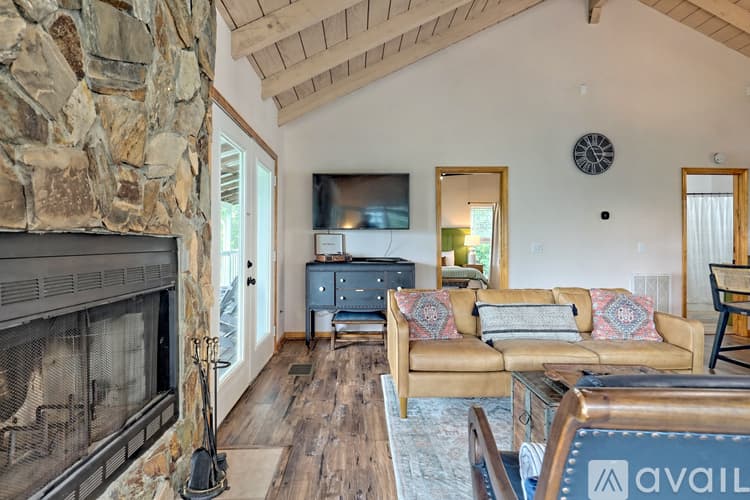 Clayton House: 233 Orchid Trl