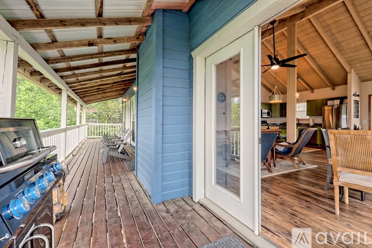 Clayton House: 233 Orchid Trl
