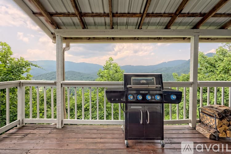 Clayton House: 233 Orchid Trl