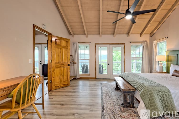 Clayton House: 233 Orchid Trl