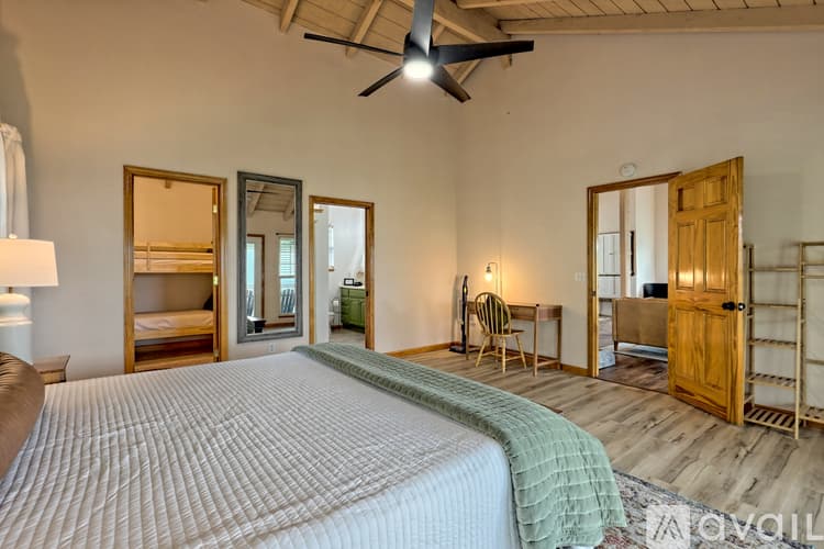 Clayton House: 233 Orchid Trl
