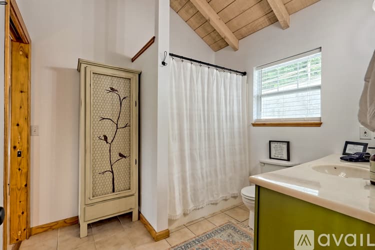 Clayton House: 233 Orchid Trl