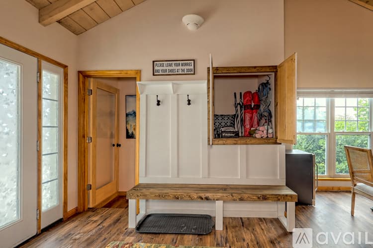 Clayton House: 233 Orchid Trl