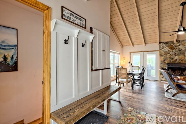 Clayton House: 233 Orchid Trl