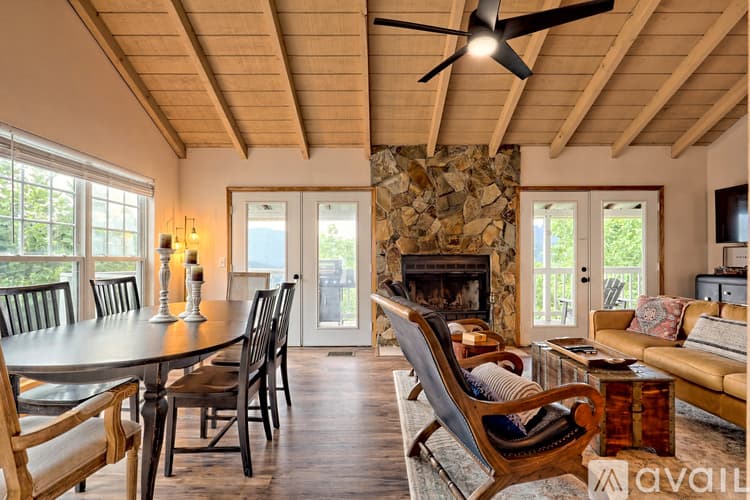 Clayton House: 233 Orchid Trl
