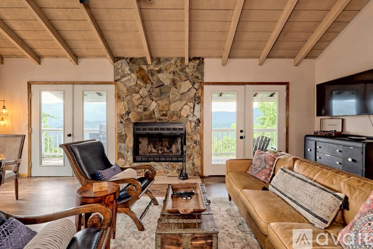 Clayton House: 233 Orchid Trl