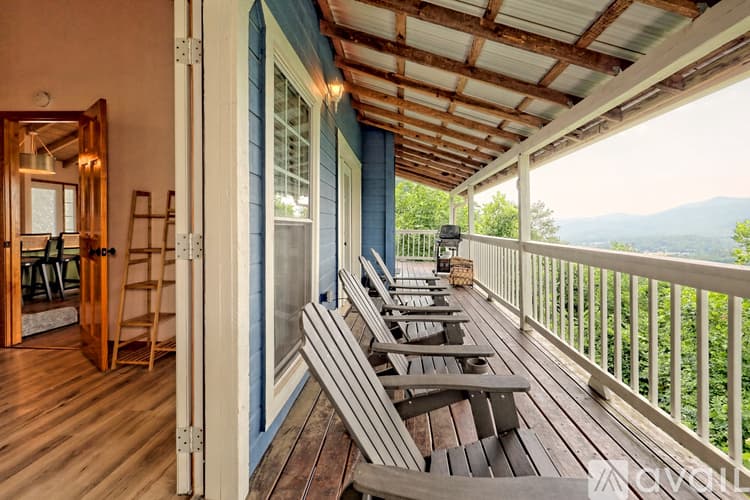 Clayton House: 233 Orchid Trl