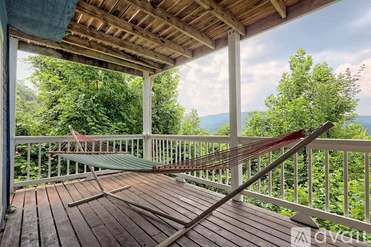 Clayton House: 233 Orchid Trl