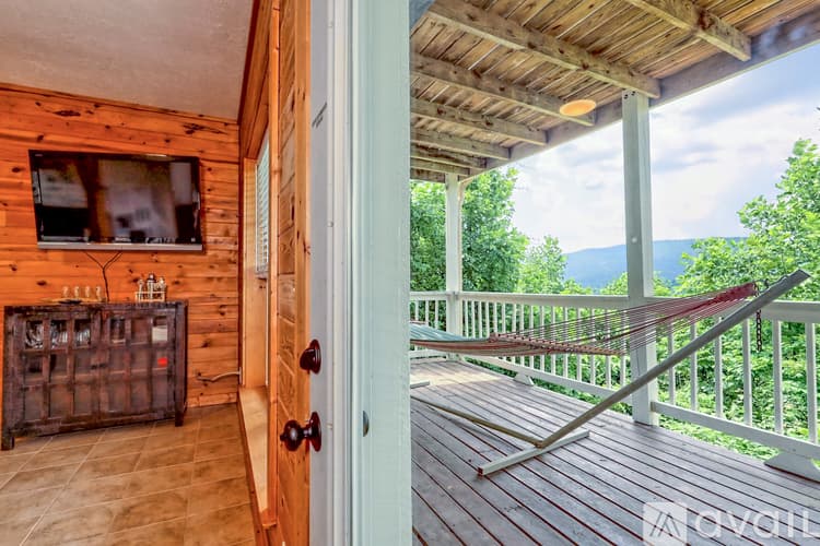 Clayton House: 233 Orchid Trl