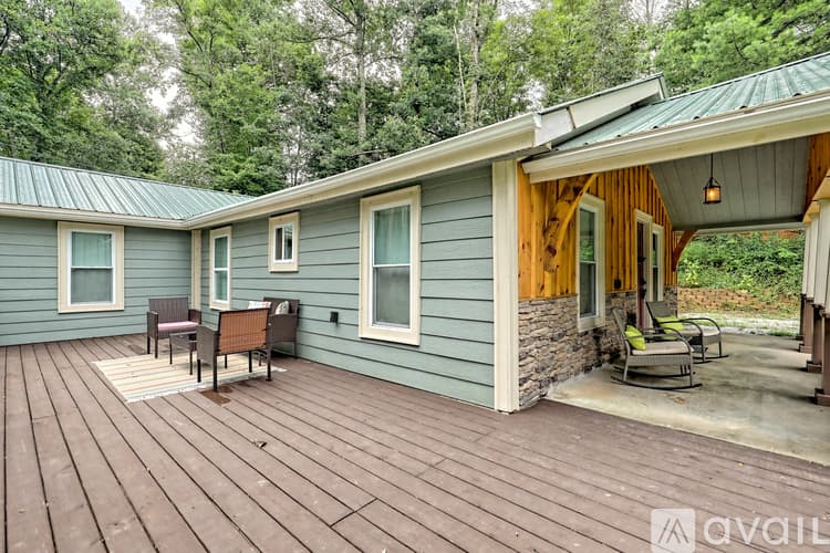 Rabun Gap House: 243 Ov Justus Rd