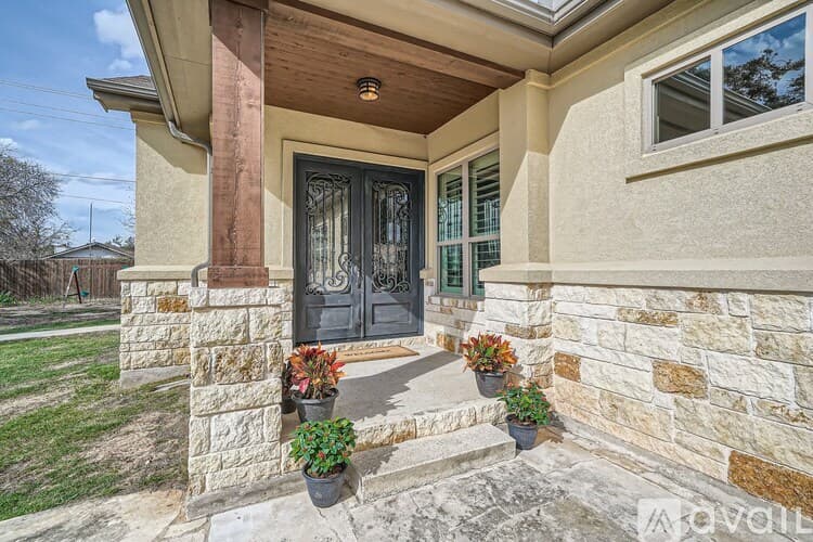 Georgetown House: 100 Dakota Drive