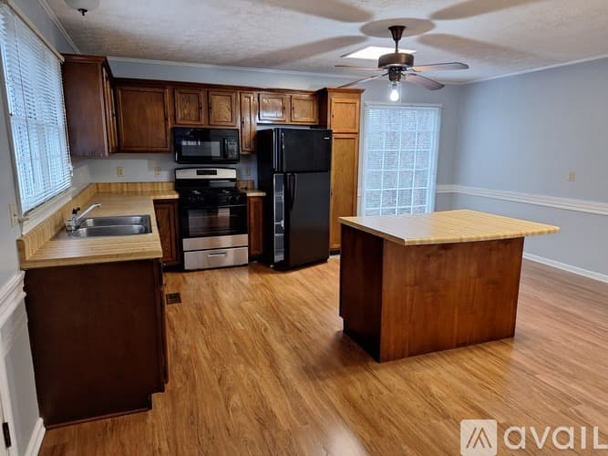Marietta House: 1680 W Sandtown Rd SW