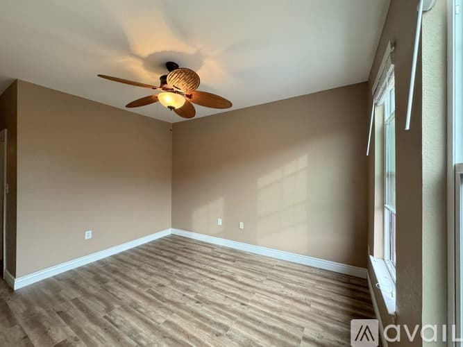 Clearwater Apartment: 2732 Via Murano
