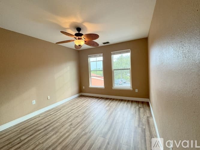 Clearwater Apartment: 2732 Via Murano
