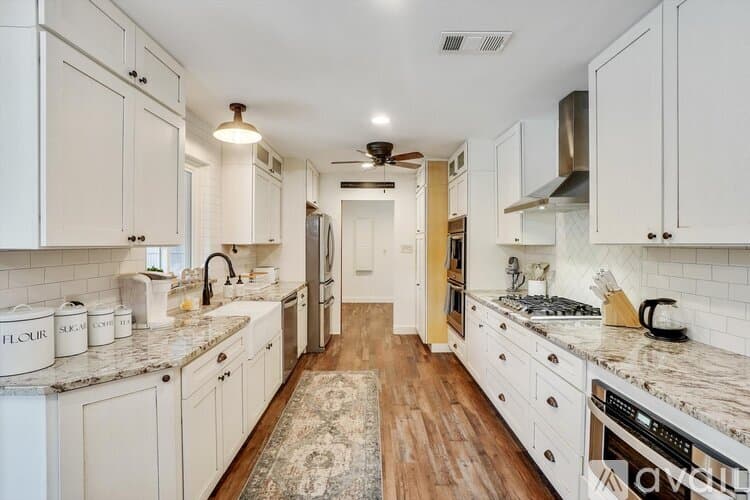 Keller House: 1201 Melissa Dr