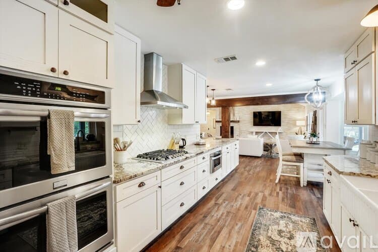 Keller House: 1201 Melissa Dr