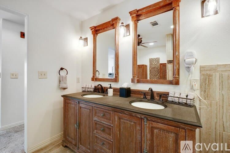 Keller House: 1201 Melissa Dr