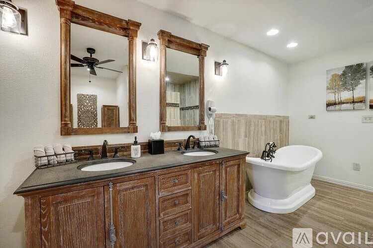 Keller House: 1201 Melissa Dr