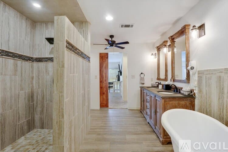 Keller House: 1201 Melissa Dr