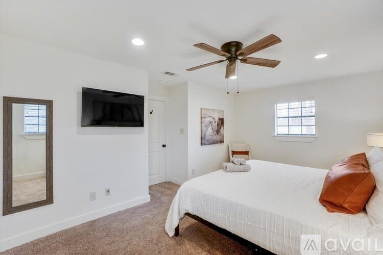 Keller House: 1201 Melissa Dr
