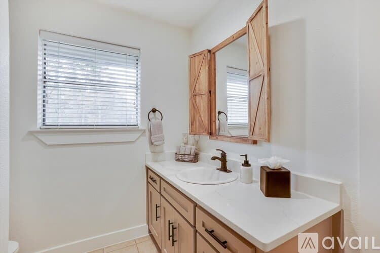 Keller House: 1201 Melissa Dr