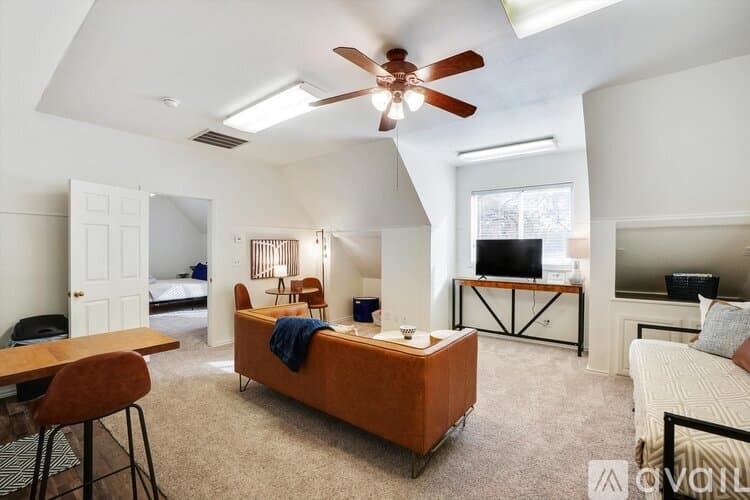 Keller House: 1201 Melissa Dr